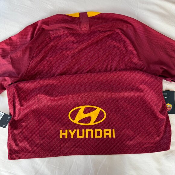 AS Roma Men’s Jersey – Qatar Airways Sponsor, Nike (2018-21) - Picture 4 of 7